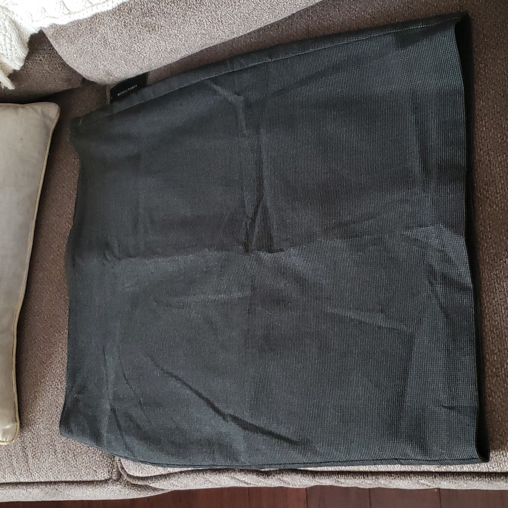 Lord & Taylor gray stretchy pencil skirt